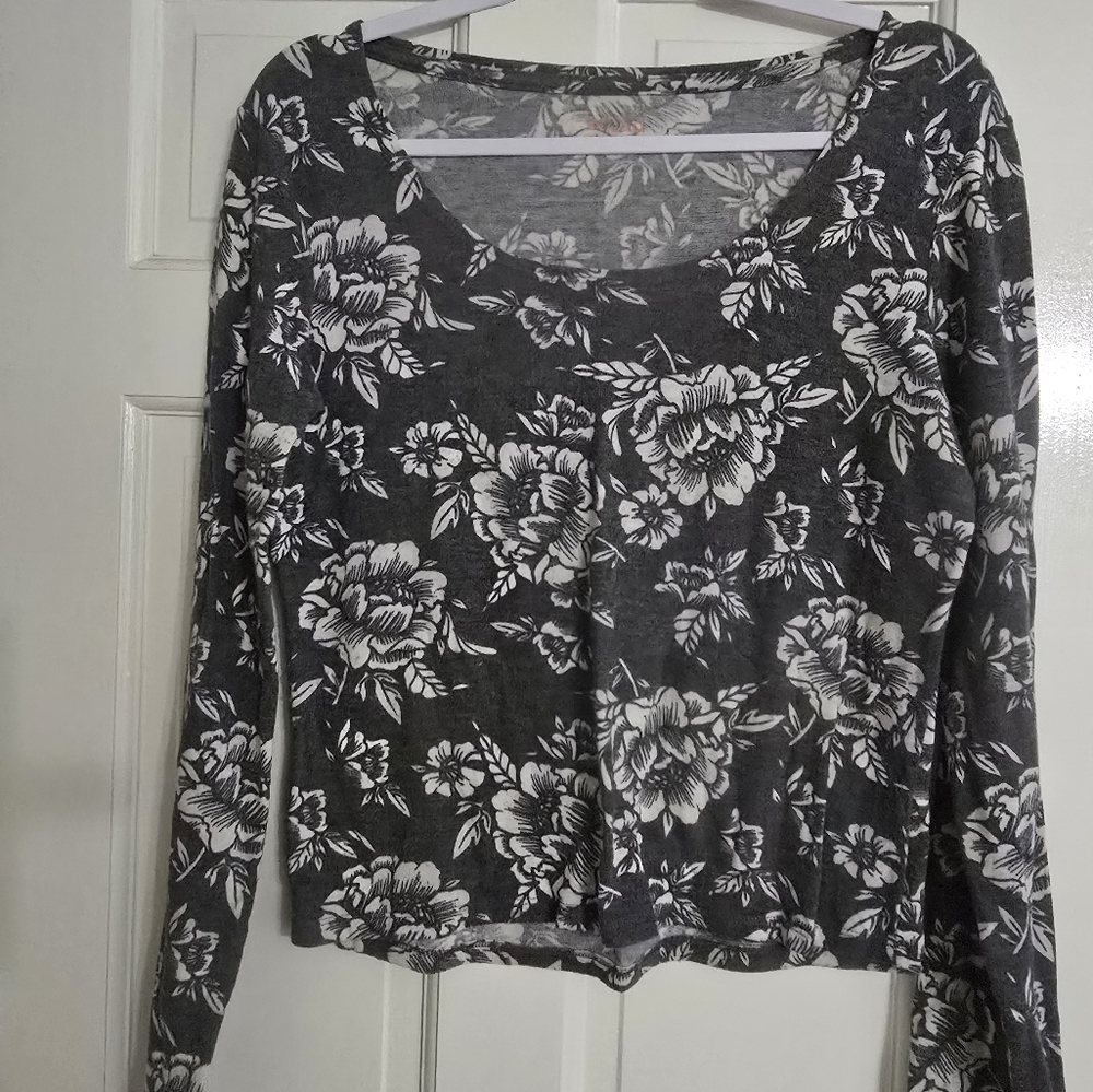 Mudd grey floral crop